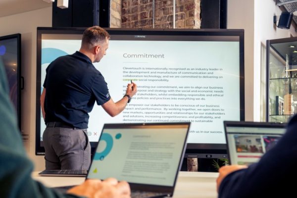 monitor-clevertouch-edge-65-clevercast-9f784e602304402abc9a65b230b21947-6e83b50f Clevertouch EDGE 65" + CleverCast